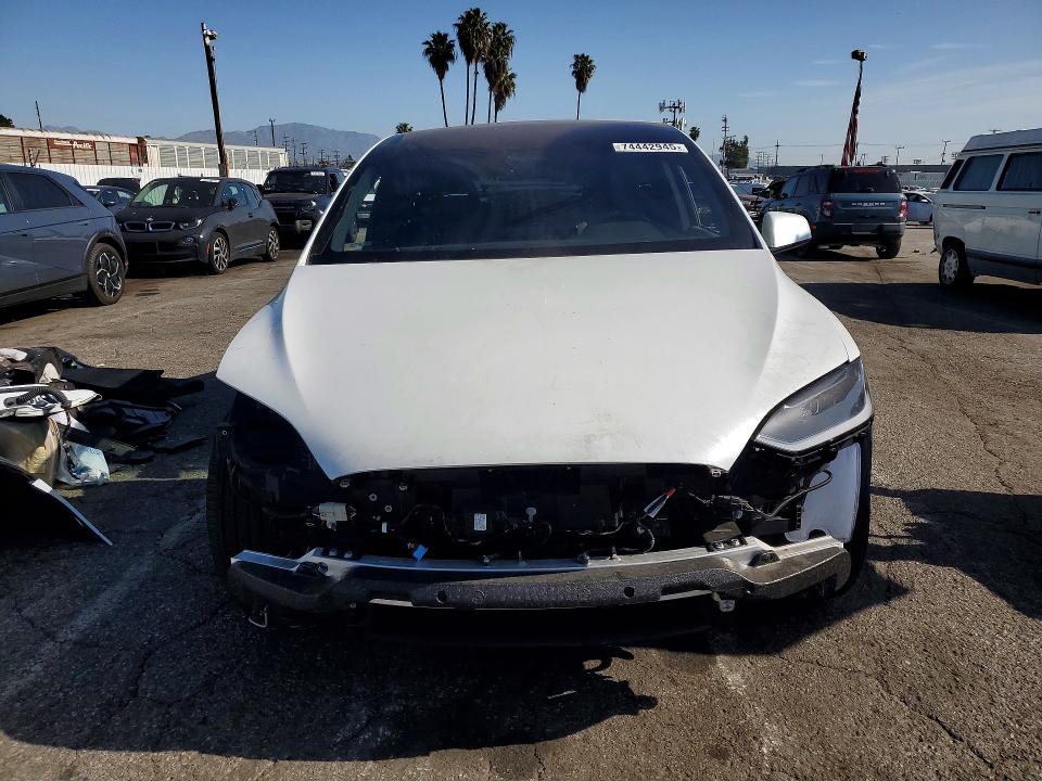 74442945 :رقم المزاد ، 7SAXCBE59SF468418 vin ، 2025 Tesla Model X مزاد بيع