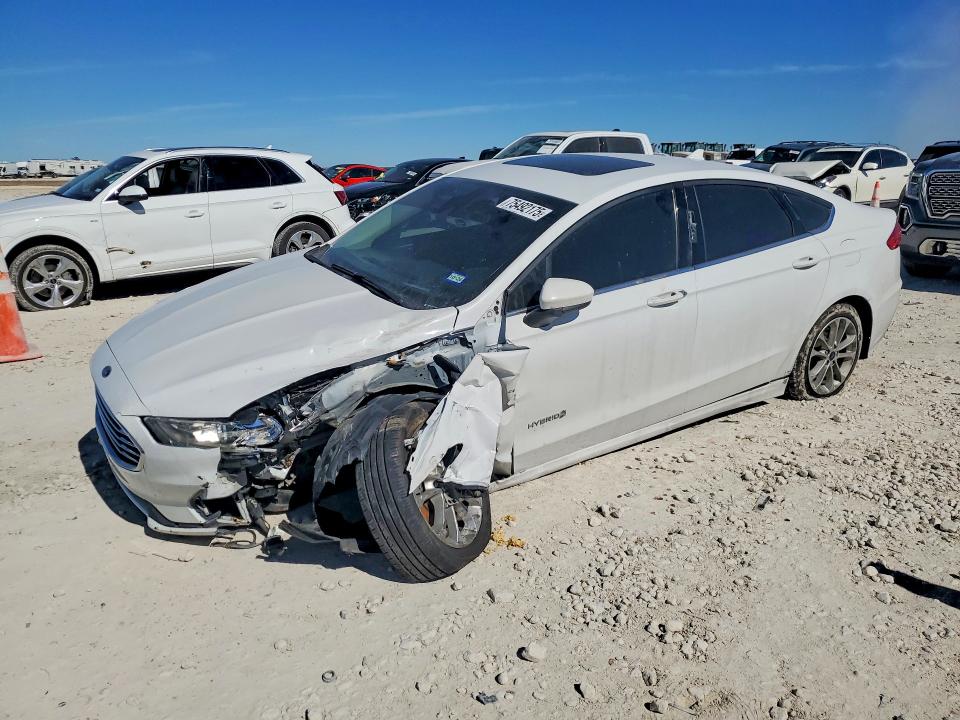 75492175 :رقم المزاد ، 3FA6P0LU4KR104987 vin ، 2019 Ford Fusion مزاد بيع