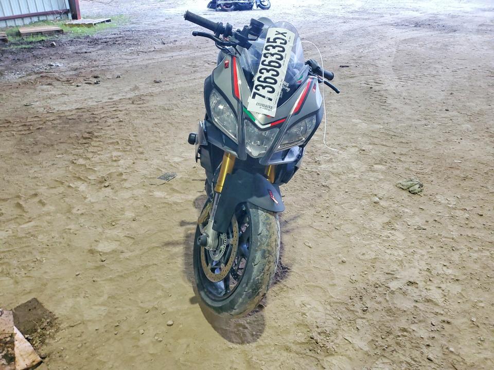 73636335 :رقم المزاد ، ZD4TYU009GS000014 vin ، 2016 Aprilia Tuono V4 1 مزاد بيع