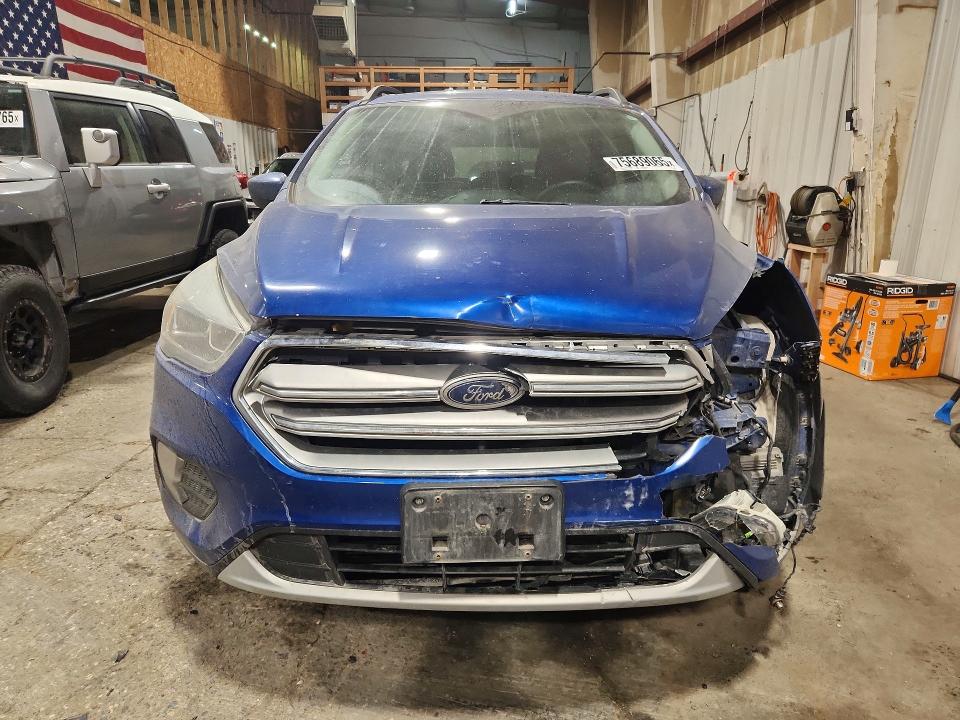 2017 Ford Escape მანქანა იყიდება აუქციონზე, vin: 1FMCU9G91HUA95274, აუქციონის ნომერი: 75689065