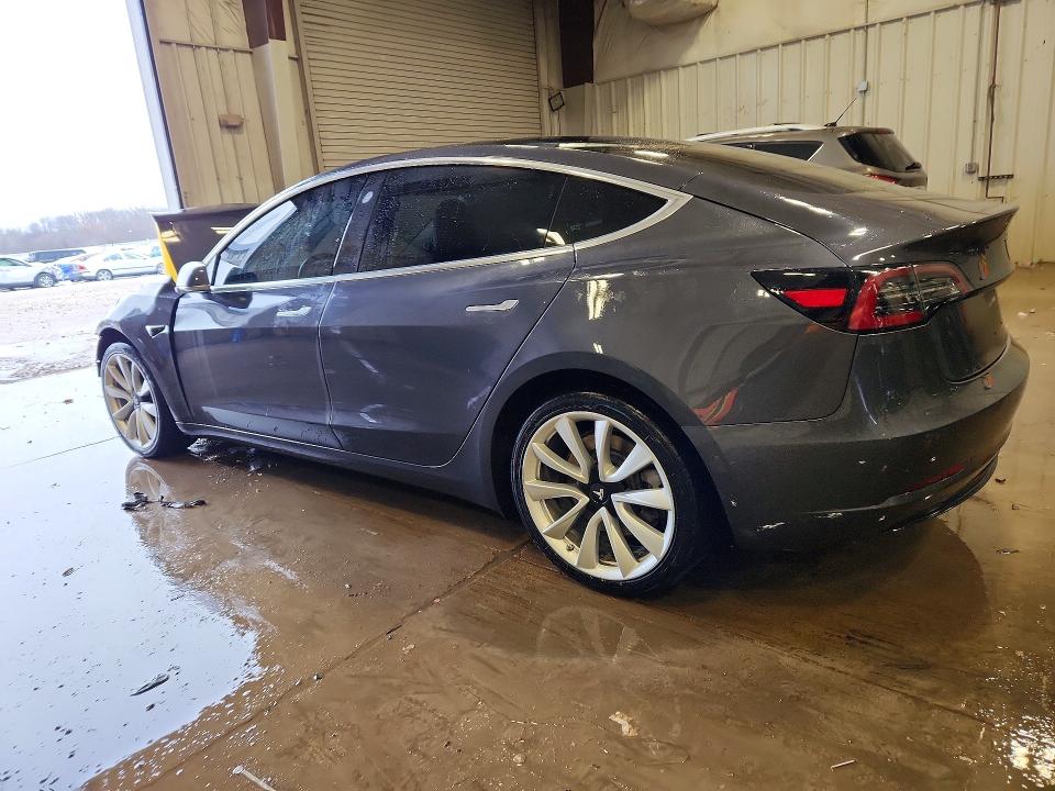 Продажа на аукционе авто 2018 Tesla Model 3, vin: 5YJ3E1EB5JF090652, номер лота: 76142865