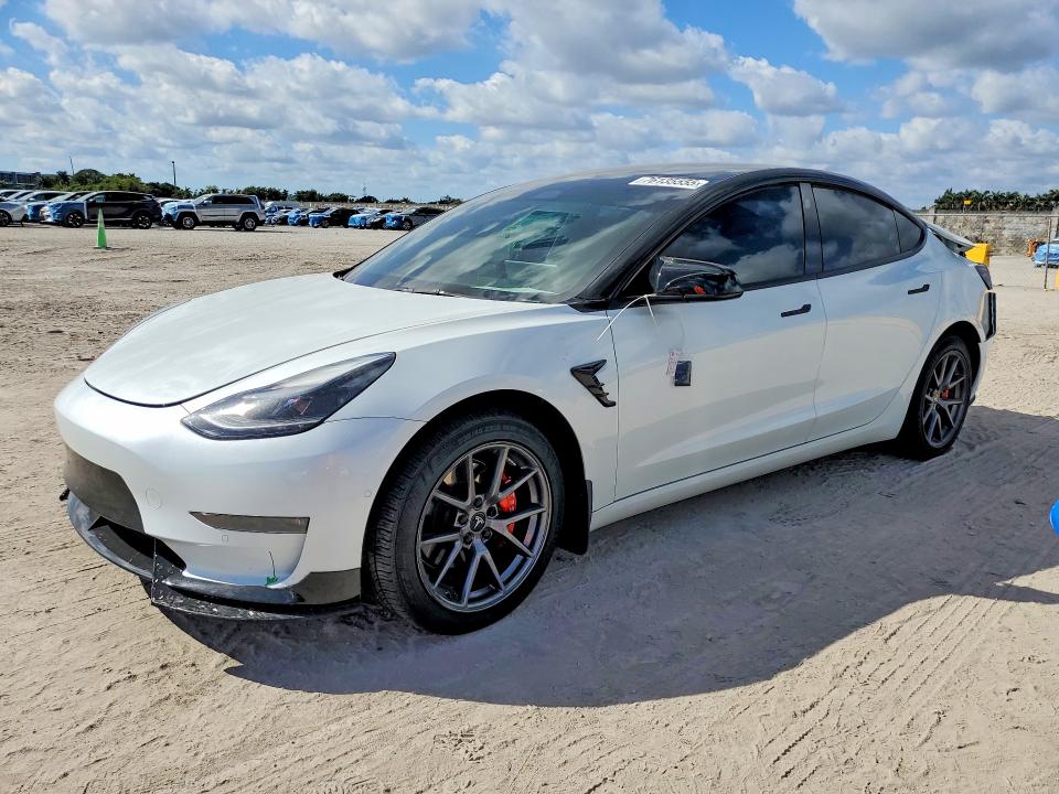 76135555 :رقم المزاد ، 5YJ3E1EB3NF342582 vin ، 2022 Tesla Model 3 مزاد بيع