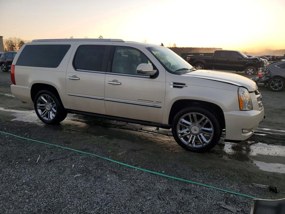 76030095 :رقم المزاد ، 1GYUKKEF4AR195502 vin ، 2010 Cadillac Escalade مزاد بيع