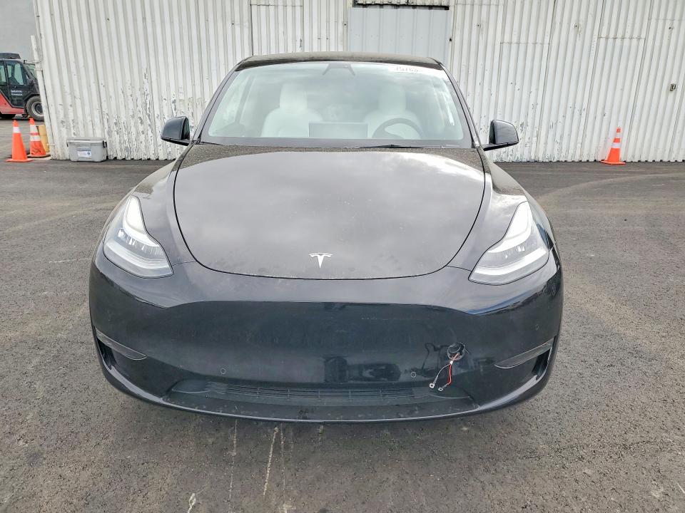 75783575 :رقم المزاد ، 7SAYGDEE7NF417881 vin ، 2022 Tesla Model Y مزاد بيع
