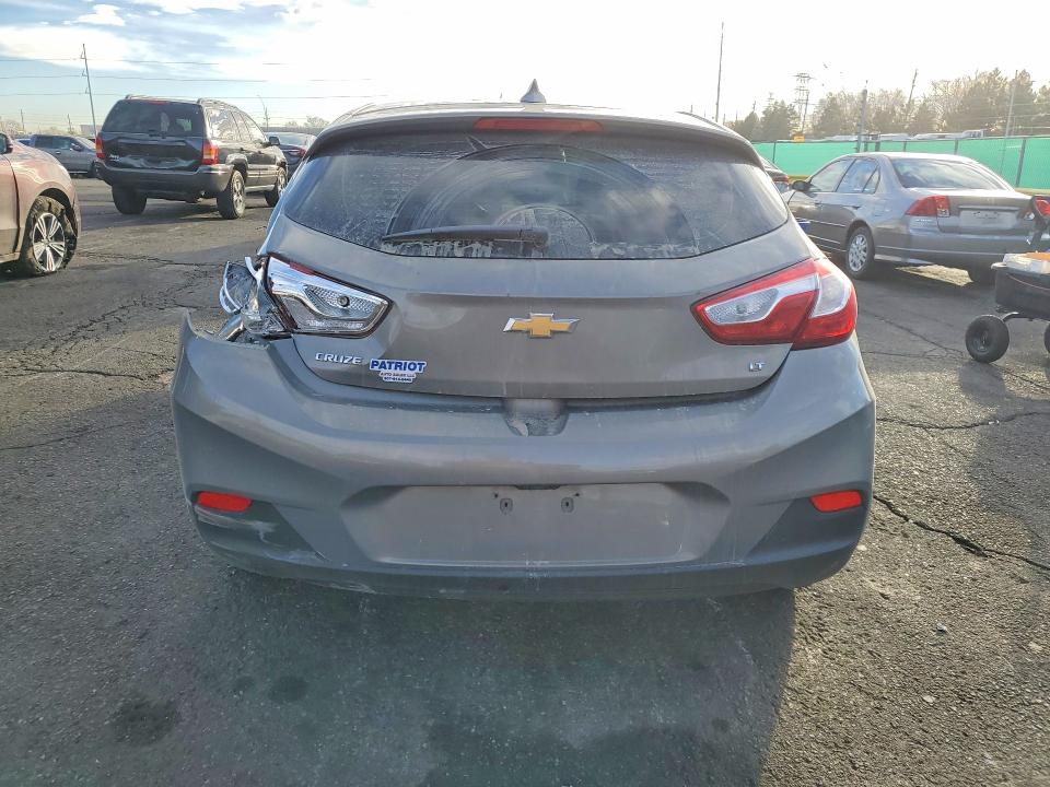 77213385 :رقم المزاد ، 3G1BE6SM2JS604696 vin ، 2018 Chevrolet Cruze مزاد بيع