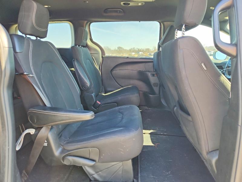 79387605 :رقم المزاد ، 2C4RC1FG4JR198209 vin ، 2018 Chrysler Pacifica مزاد بيع