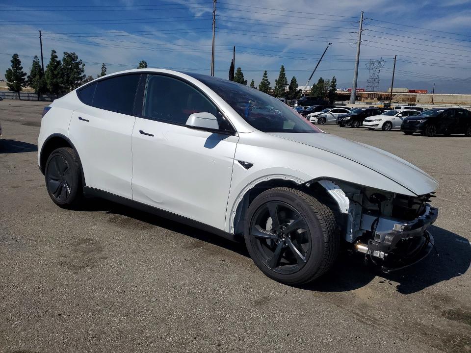 78685185 :رقم المزاد ، 7SAYGDEE4TF526263 vin ، 2026 Tesla Model Y مزاد بيع
