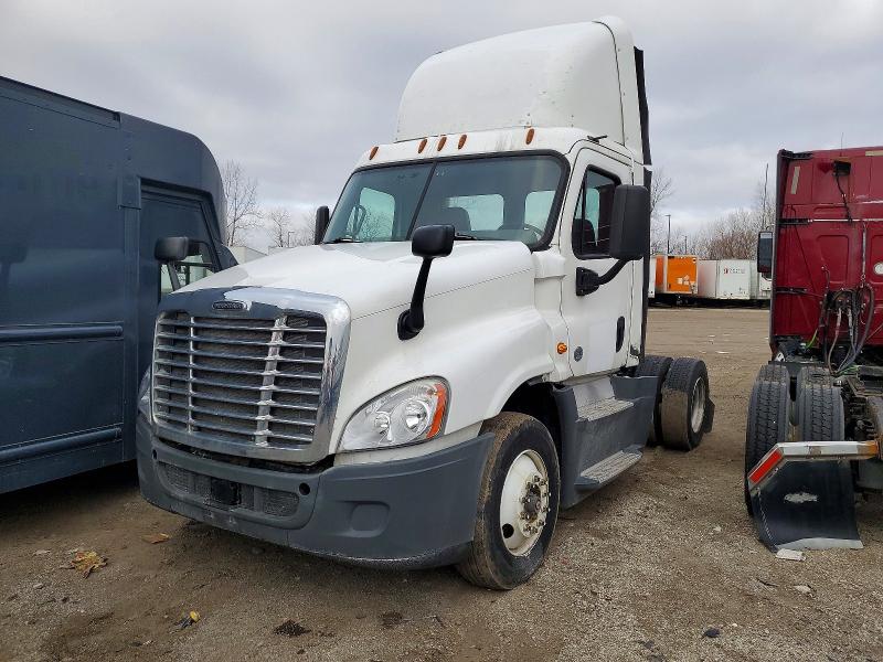 77493815 :رقم المزاد ، 1FUBGEDV8GLHC5773 vin ، 2016 Freightliner Cascadia 125 مزاد بيع