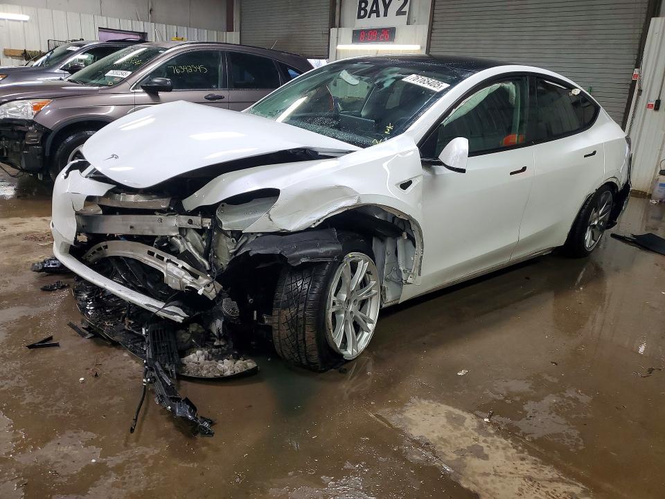 76165405 :رقم المزاد ، 7SAYGAEE5NF316630 vin ، 2022 Tesla Model Y مزاد بيع