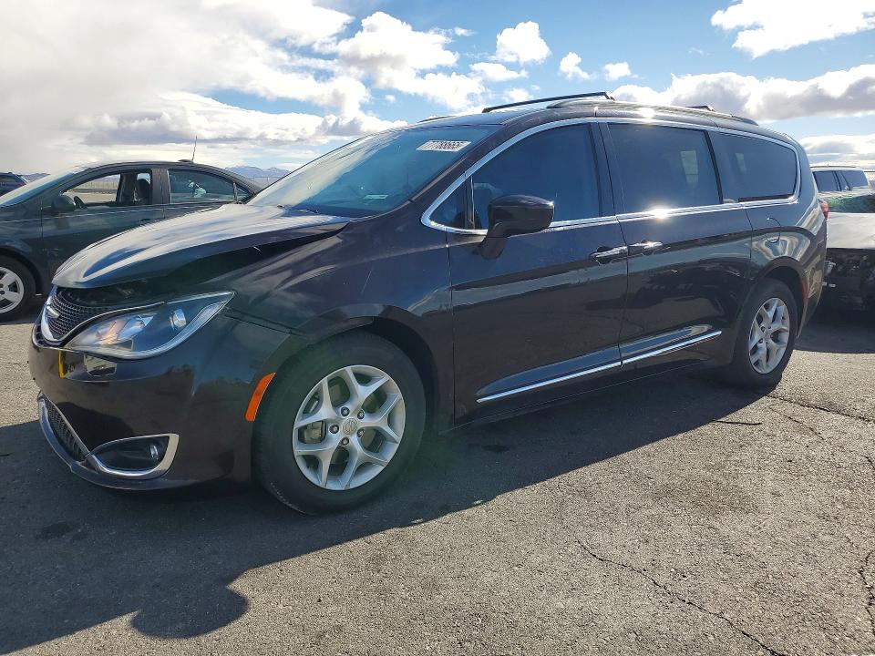 77788665 :رقم المزاد ، 2C4RC1BG8HR610552 vin ، 2017 Chrysler Pacifica مزاد بيع