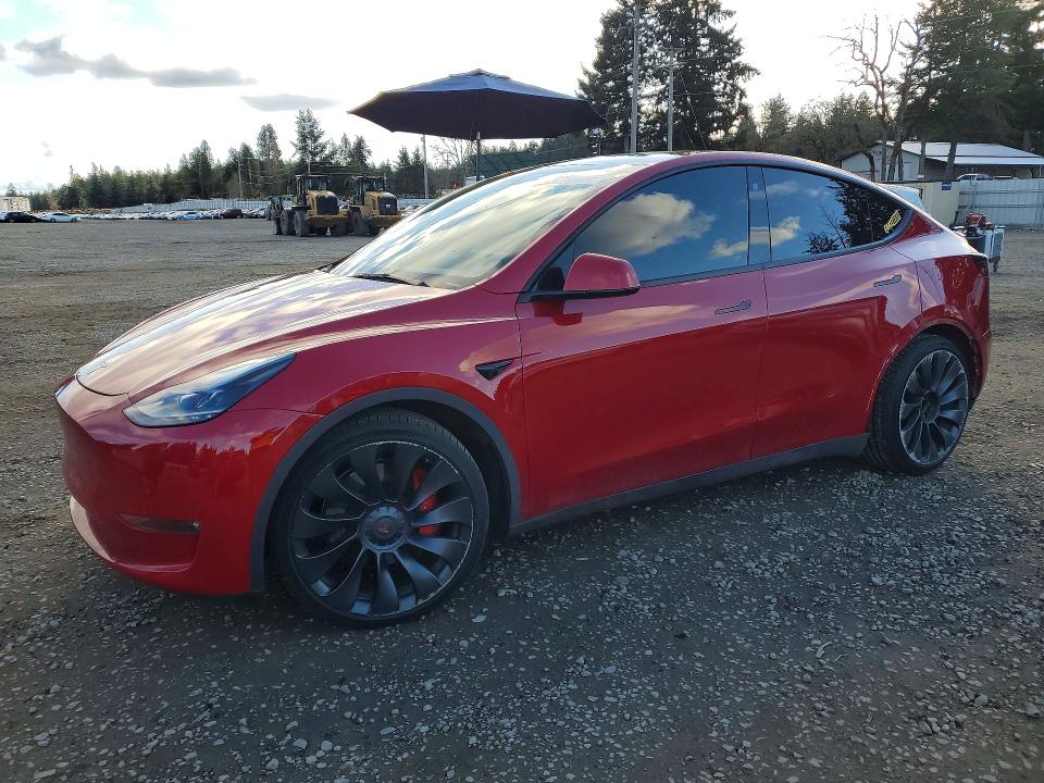 77439795 :رقم المزاد ، 7SAYGDEF8NF398959 vin ، 2022 Tesla Model Y مزاد بيع