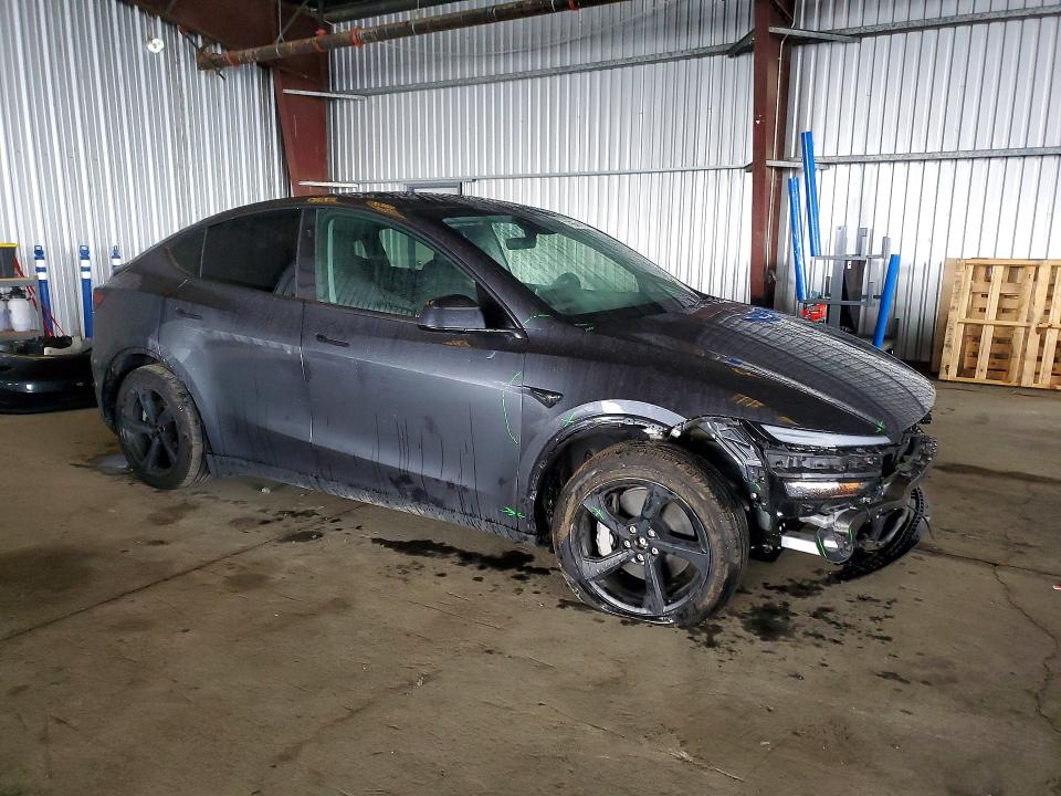75558195 :رقم المزاد ، 7SAYGDEE6TF358979 vin ، 2026 Tesla Model Y مزاد بيع