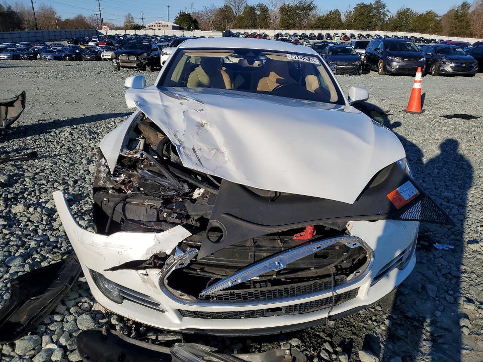 2015 Tesla Model S მანქანა იყიდება აუქციონზე, vin: 5YJSA4H21FFP77395, აუქციონის ნომერი: 78440665
