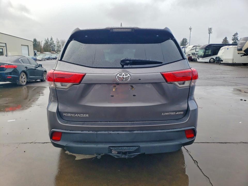 77684605 :رقم المزاد ، 5TDDZRFH8HS440940 vin ، 2017 Toyota Highlander مزاد بيع