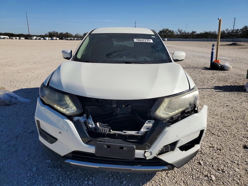 2017 Nissan Rogue მანქანა იყიდება აუქციონზე, vin: 5N1AT2MT0HC847103, აუქციონის ნომერი: 76642235