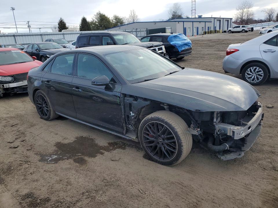 76056675 :رقم المزاد ، WAUENAF40JA021883 vin ، 2018 Audi A4 مزاد بيع