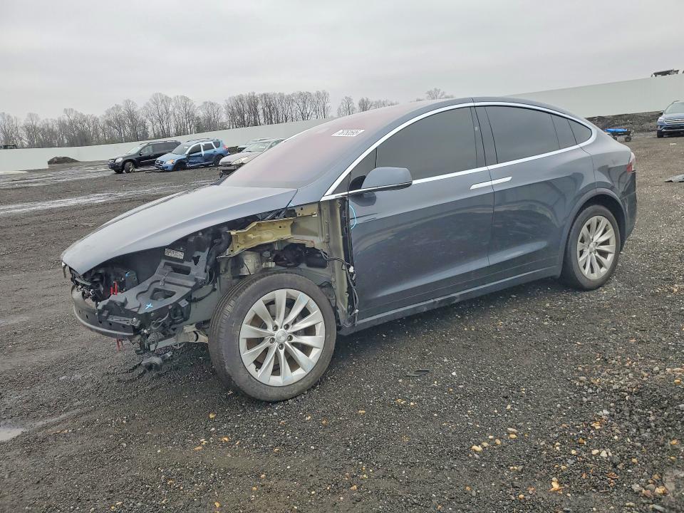 Продажа на аукционе авто 2018 Tesla Model X, vin: 5YJXCDE23JF114147, номер лота: 76753595