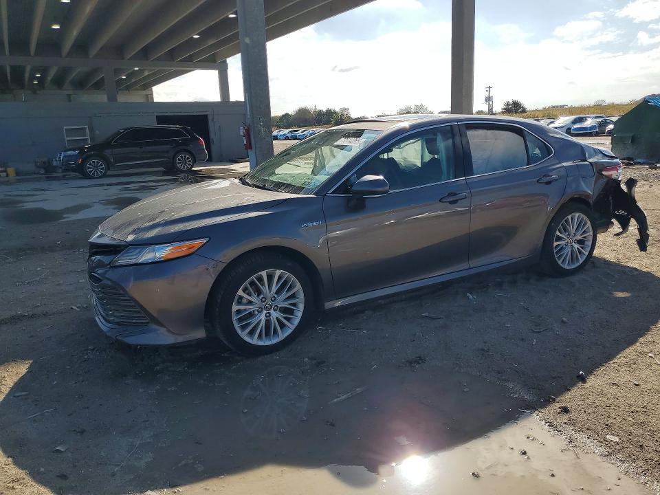 77514265 :رقم المزاد ، 4T1F31AK1LU532714 vin ، 2020 Toyota Camry مزاد بيع