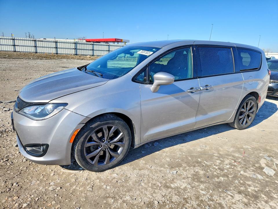 79387605 :رقم المزاد ، 2C4RC1FG4JR198209 vin ، 2018 Chrysler Pacifica مزاد بيع