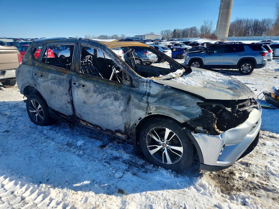 2017 Toyota Rav4 მანქანა იყიდება აუქციონზე, vin: 2T3RFREV7HW633083, აუქციონის ნომერი: 75925005