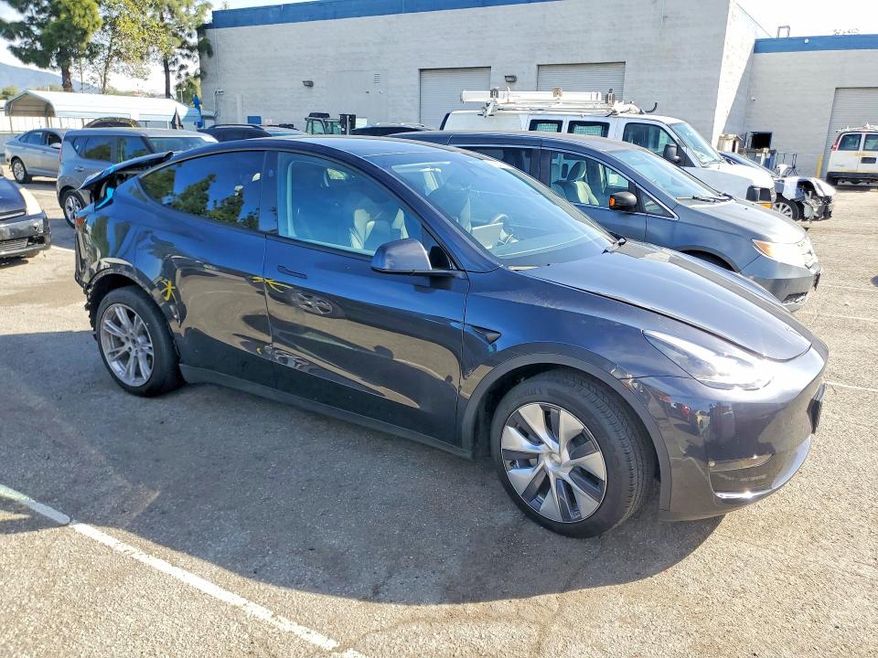 2024 Tesla Model Y მანქანა იყიდება აუქციონზე, vin: 7SAYGAEE5RF071608, აუქციონის ნომერი: 78550295