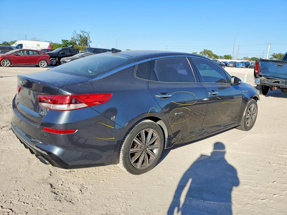 76890355 :رقم المزاد ، 5XXGU4L14LG408602 vin ، 2020 Kia Optima مزاد بيع