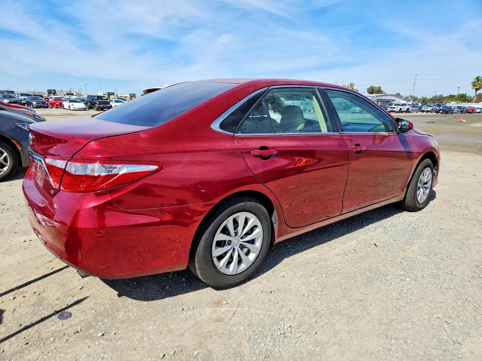 77801005 :رقم المزاد ، 4T1BF1FK5FU980764 vin ، 2015 Toyota Camry مزاد بيع