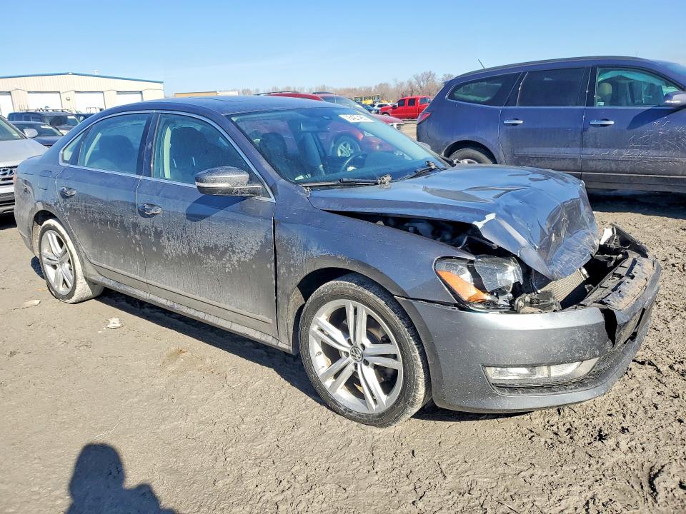 76427485 :رقم المزاد ، 1VWCV7A38FC019836 vin ، 2015 Volkswagen Passat مزاد بيع