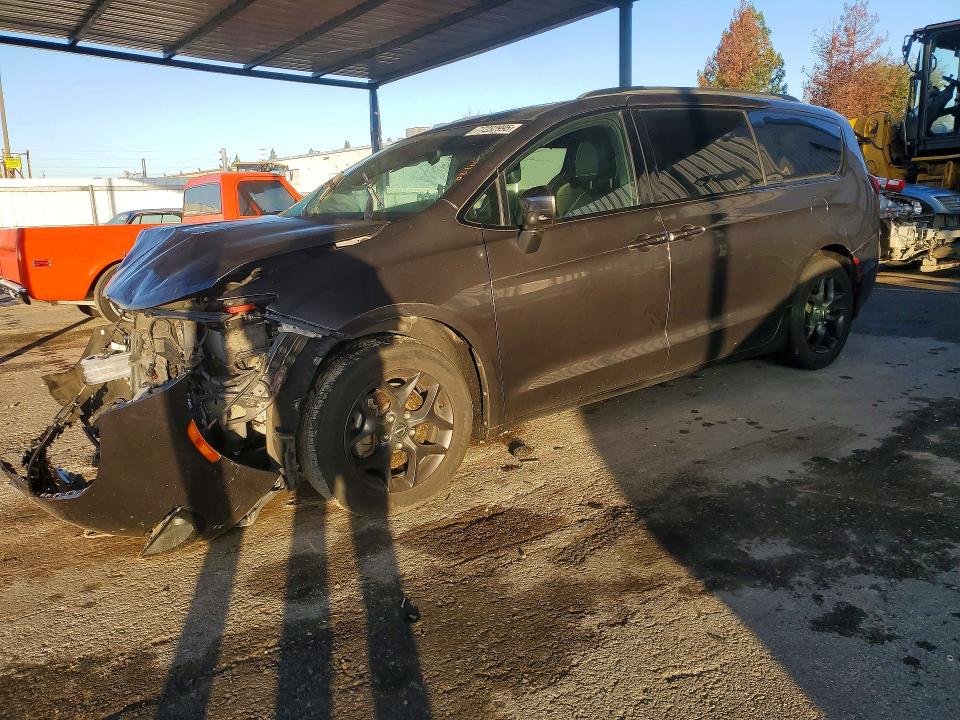 77232995 :رقم المزاد ، 2C4RC1BG4JR198250 vin ، 2018 Chrysler Pacifica مزاد بيع