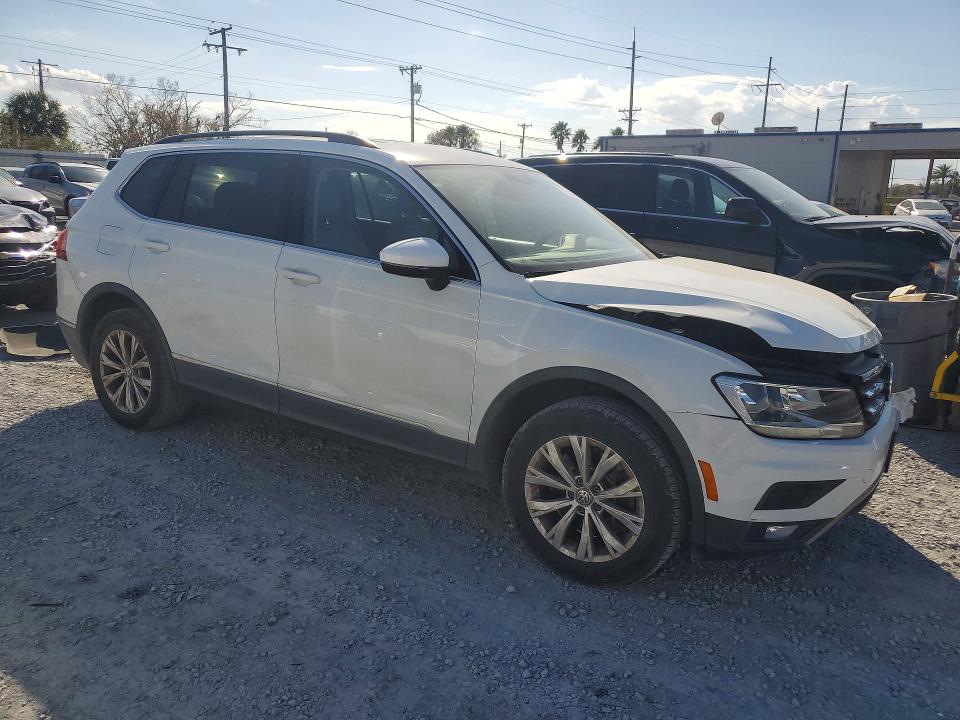 76216455 :رقم المزاد ، 3VV3B7AXXJM026682 vin ، 2018 Volkswagen Tiguan مزاد بيع
