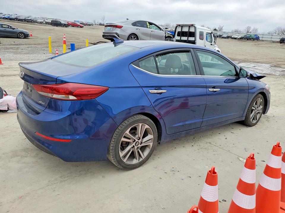 77933395 :رقم المزاد ، 5NPD84LF5HH051817 vin ، 2017 Hyundai Elantra مزاد بيع
