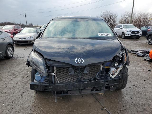 45234884 :رقم المزاد ، 5TDXK3DC7FS552888 vin ، 2015 Toyota Sienna Sport مزاد بيع