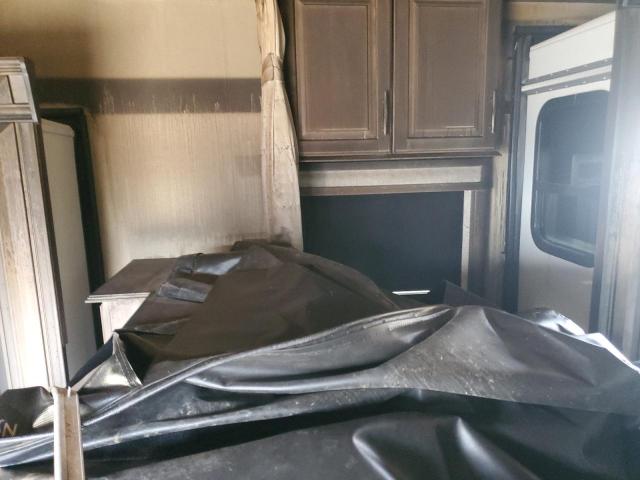 48937865 :رقم المزاد ، 573FS4325PAA13075 vin ، 2023 Grand Desi 5th Wheel مزاد بيع