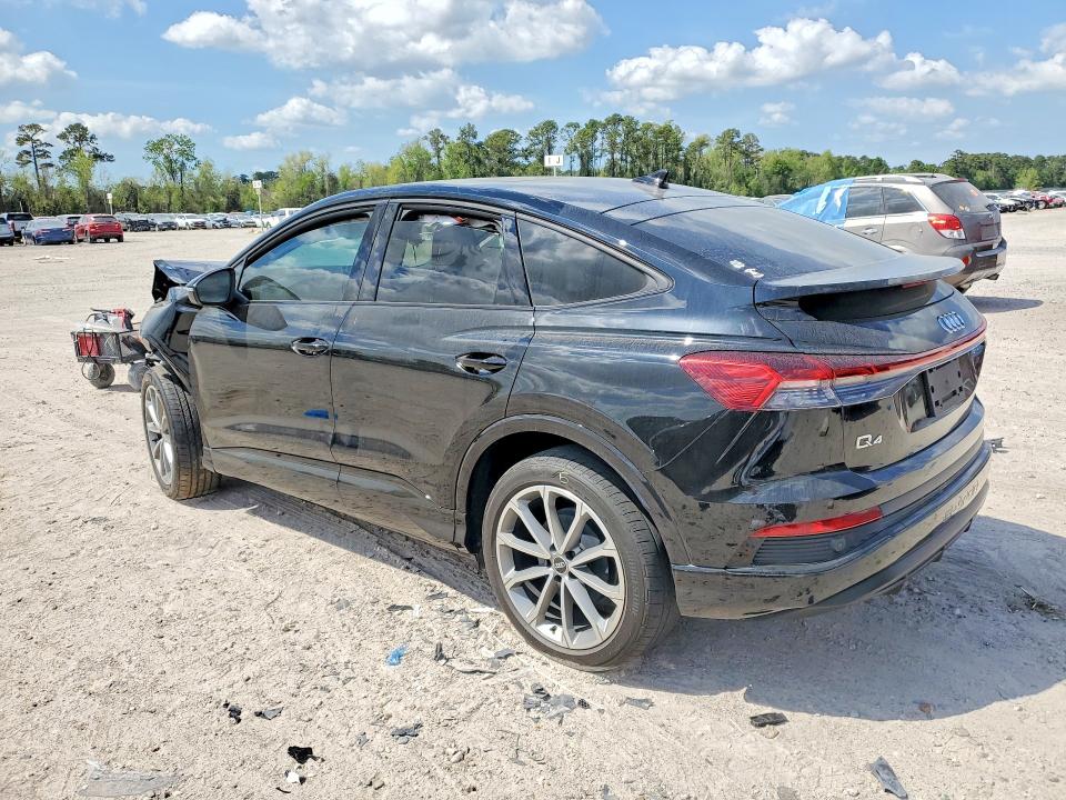 47027466 :رقم المزاد ، WA132BFZ3NP015495 vin ، 2022 Audi Q4 E-tron مزاد بيع