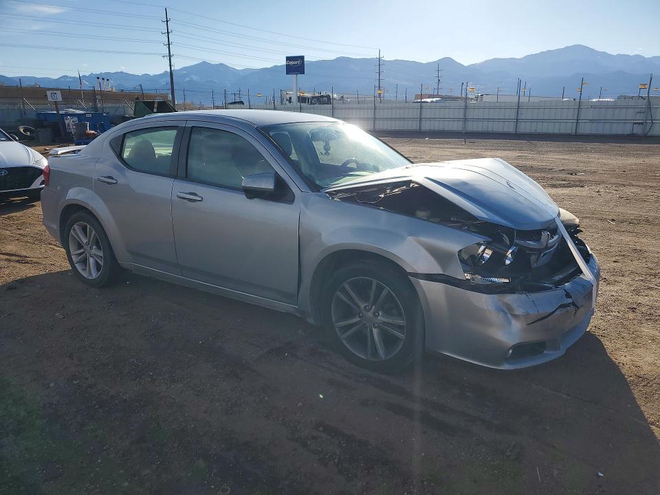 41981816 :رقم المزاد ، 1C3CDZCB5DN653634 vin ، 2013 Dodge Avenger مزاد بيع