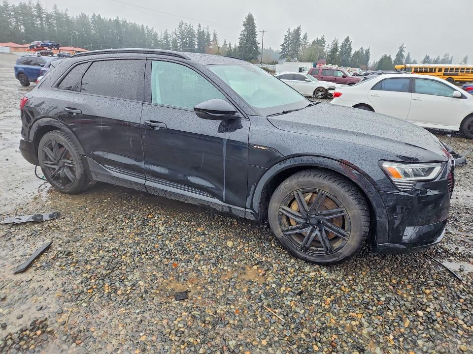 Продажа на аукционе авто 2021 Audi E-tron, vin: WA1AAAGEXMB021371, номер лота: 45570896