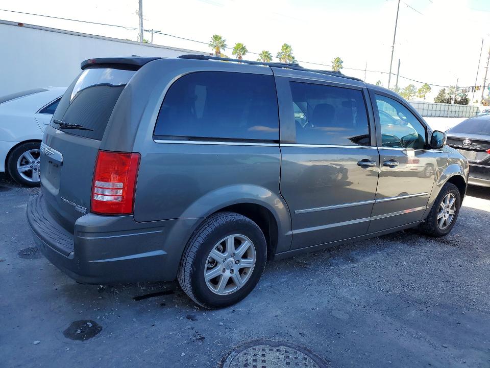 2010 Chrysler Town & Country მანქანა იყიდება აუქციონზე, vin: 2A4RR5D17AR226681, აუქციონის ნომერი: 79466095