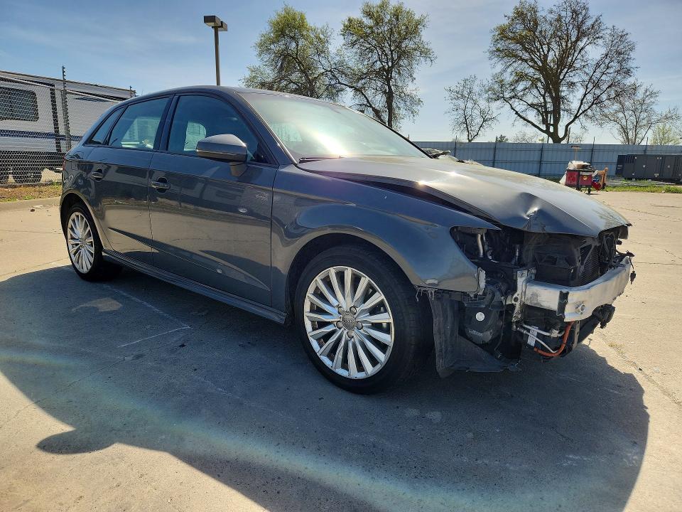Продаж на аукціоні авто 2018 Audi A3, vin: WAUUPBFF7JA091376, номер лоту: 45595516