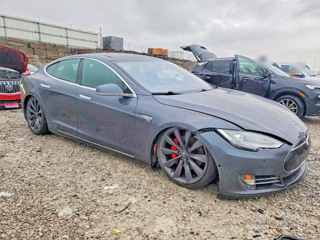 79807595 :رقم المزاد ، 5YJSA1H27FFP79165 vin ، 2015 Tesla Model S مزاد بيع