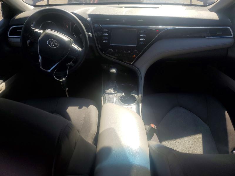 46679606 :رقم المزاد ، 4T1B11HK1JU627409 vin ، 2018 Toyota Camry مزاد بيع