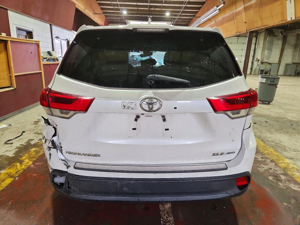 Продажа на аукционе авто 2019 Toyota Highlander, vin: 5TDJZRFH7KS572744, номер лота: 47215166