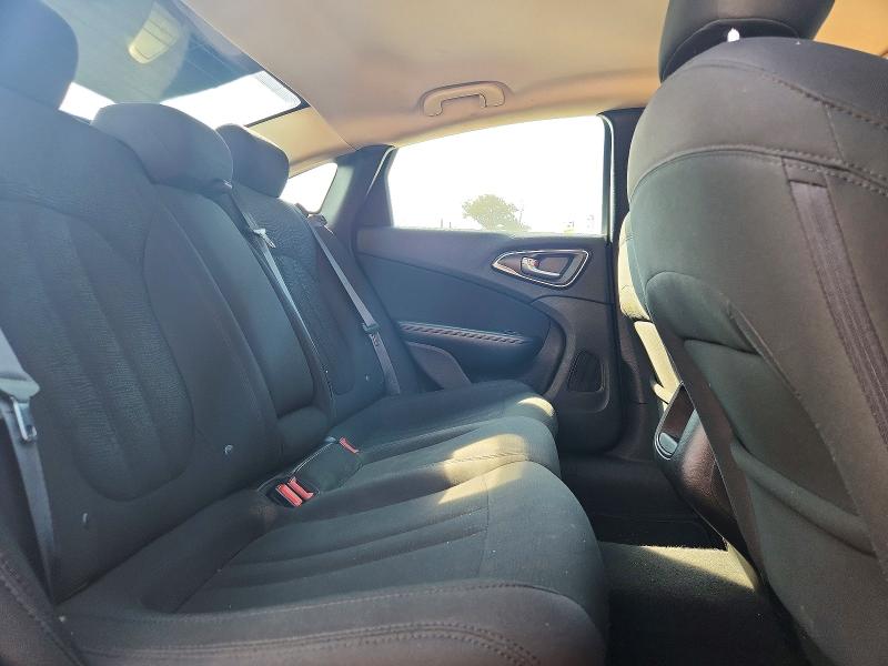 45827826 :رقم المزاد ، 1C3CCCAB9FN743777 vin ، 2015 Chrysler 200 مزاد بيع