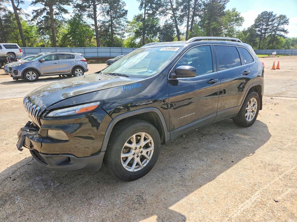 47454696 :رقم المزاد ، 1C4PJLCB5JD513362 vin ، 2018 Jeep Cherokee مزاد بيع