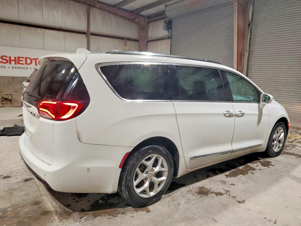 45631656 :رقم المزاد ، 2C4RC1EG2JR111103 vin ، 2018 Chrysler Pacifica مزاد بيع