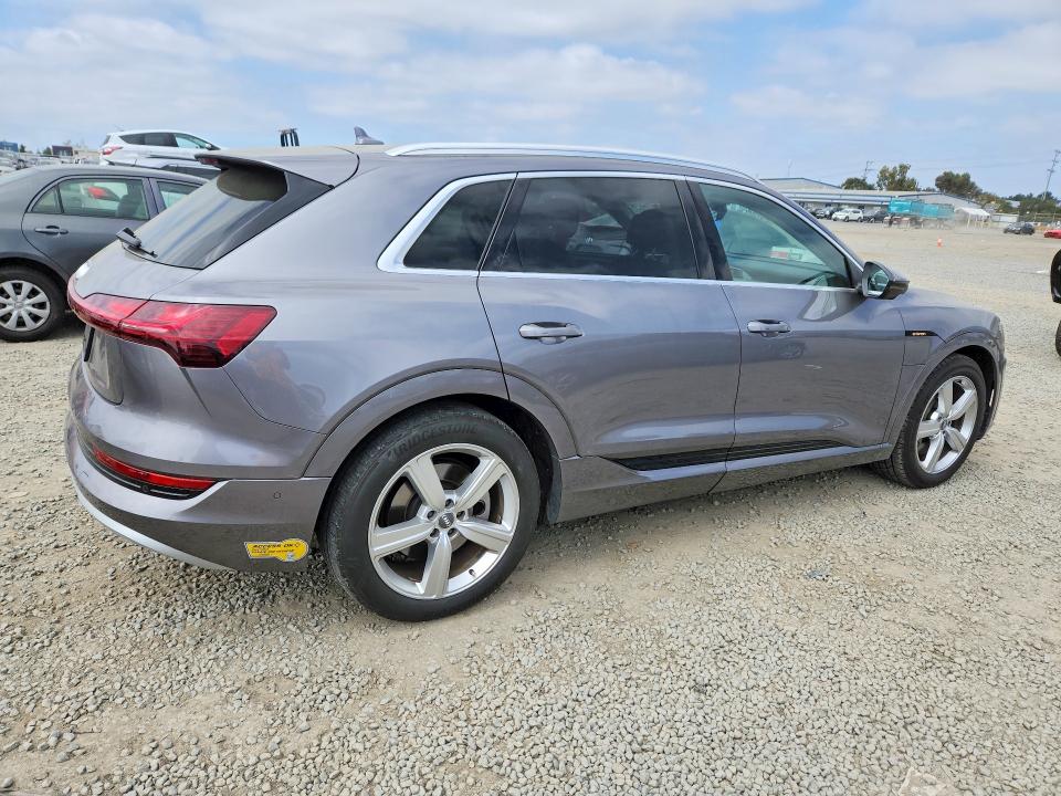 Продажа на аукционе авто 2019 Audi E-tron, vin: WA1LAAGE7KB024475, номер лота: 79378085
