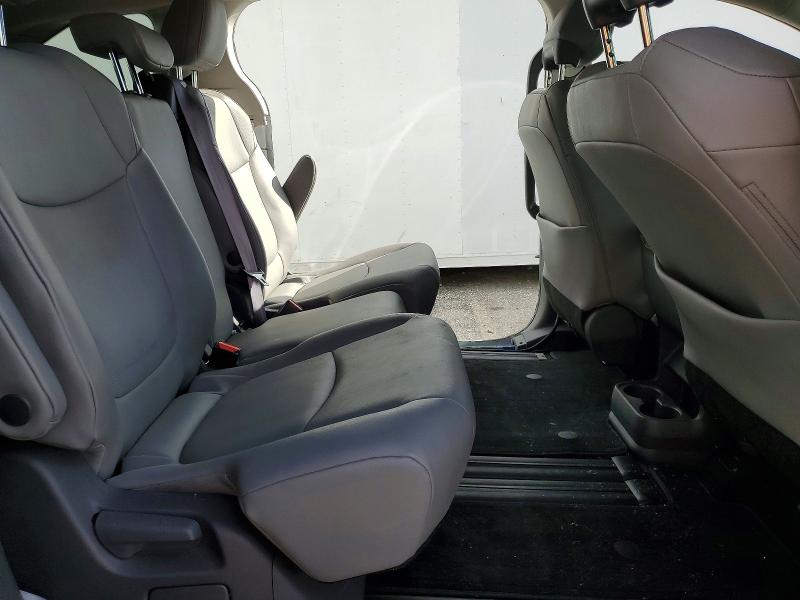 79535255 :رقم المزاد ، 5TDYRKEC4MS026577 vin ، 2021 Toyota Sienna مزاد بيع