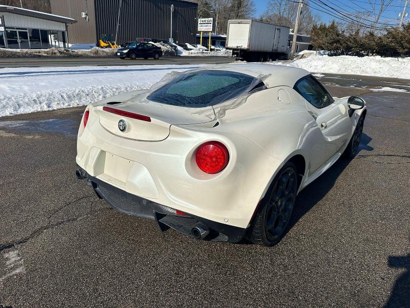2016 Alfa Romeo 4c მანქანა იყიდება აუქციონზე, vin: ZARBAAA41GM177436, აუქციონის ნომერი: 45961846