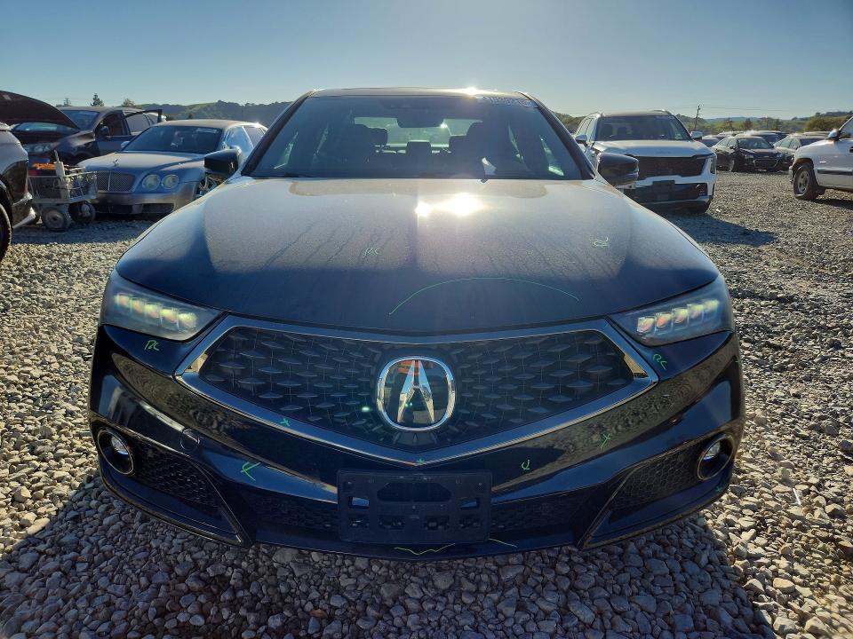 41939216 :رقم المزاد ، 19UUB2F61JA000119 vin ، 2018 Acura Tlx مزاد بيع