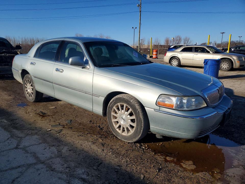 2007 Lincoln Town Car მანქანა იყიდება აუქციონზე, vin: 1LNHM81W87Y627240, აუქციონის ნომერი: 79497305
