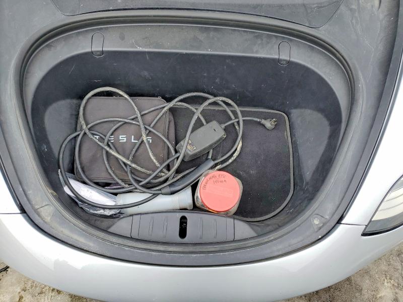 41757316 :رقم المزاد ، 5YJ3E1EB8JF106973 vin ، 2018 Tesla Model 3 مزاد بيع